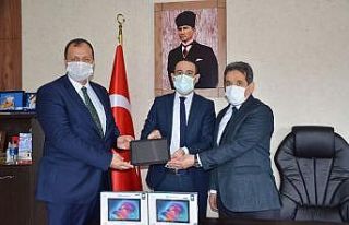 İznik Belediyesi’nden eğitime tablet desteği