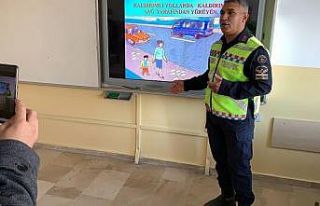 Jandarma EBA üzerinden ders verdi