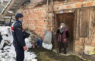 Jandarma ekipleri, yaşlıları çocukları ve torunları...