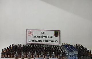 Jandarma mağarada saklanan 180 litre kaçak içki...