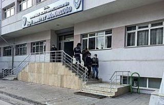 Kablo hırsızlığı şüphelileri polisten kaçamadı