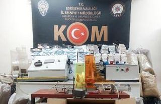 Kaçak sigara imalathanelerine polis baskını