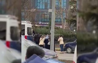 Kadınlar cadde ortasında birbirine girdi