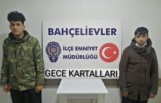 Kağıt toplayıcı kılığındaki hırsızlar kamerada