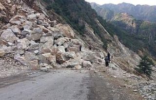 Kahramanmaraş’ta heyelan 9 mahallenin yolunu kapattı