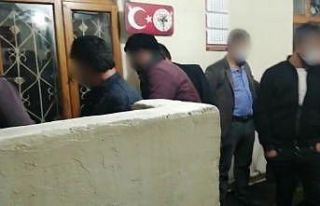 Kahvehanede oturan 11 kişiye 38 bin lira ceza