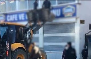 Kahvehaneyi kumar salonuna çevirdiler, polisten kaçmak...