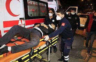 Kaldırıma çarpan otomobil sürücüsü ağır yaralandı
