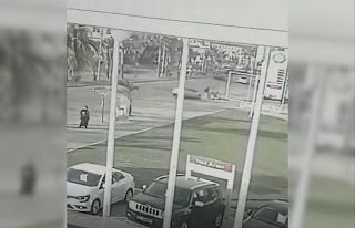 Kaldırımda duran çocuklara çarptı, "şekerim"...