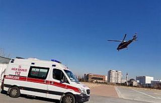 Kalp krizi geçiren yaşlı kadın ambulans helikopterle...