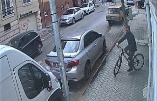 Kapıları zile basarak açtıran bisiklet hırsızı...