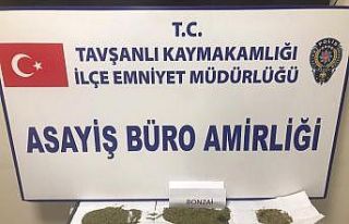 Kapısını kırıp girdikleri apartta uyuşturucu...