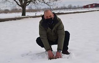Kar, çiftçinin yüzünü güldürdü