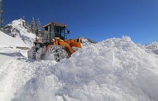 Kar kalınlığı 2 metreyi bulan Macahel bölgesinin...