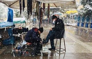 Kar yağışı altında ekmek mücadelesi