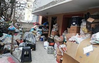 Karabük’te bir evden 2 kamyon çöp çıkarıldı