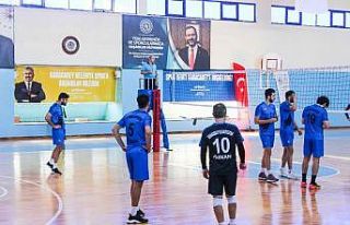 Karacabey Belediyespor voleybolda tam gaz