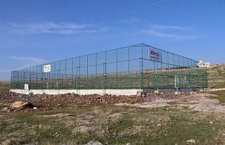 Karaköprü’de sentetik çim saha hizmete girdi