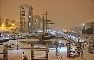 Karaman gece başlayan karla beyaza büründü