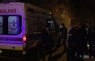 Kardeşini bıçakla yaraladı