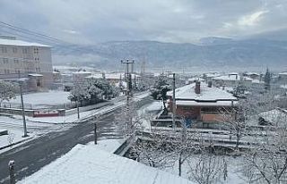 Kargı güne karla uyandı