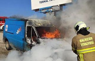 Kargo aracı alevlere teslim oldu