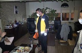 Karısına öyle bir fotoğraf yolladı ki polis ve...