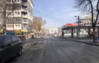 Kars’ta vatandaşlar kısıtlamaya destek vererek...