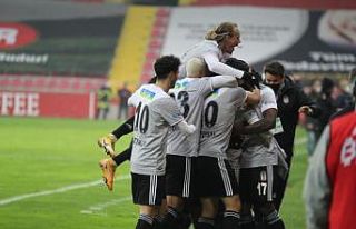 Kartal zirveye kanat çırptı