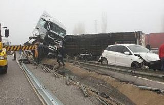 Kastamonu’da yoğun sis zincirleme trafik kazasına...