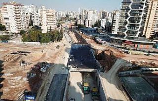 Katlı Kavşak Projesinde sıcak asfalt dökümüne...