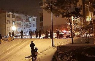 Kayak yapan gençlere polis ekiplerinden uyarı