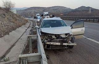 Kaygan yol kazaya neden oldu, 2 yaralı