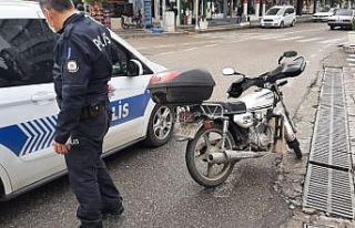 Kayganlaşan yolda motosiklet devrildi: 1 yaralı