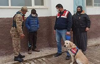 Kayıp çocuğu 6 saat sonra iz takip köpeği buldu