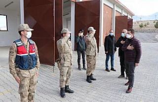 Kaymakam Kaptanoğlu, güvenlik güçlerini ziyaret...
