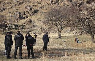 Kayseri’de dağlık alanda ağaca asılı erkek...