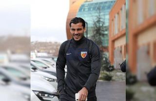 Kayserispor 23 futbolcuyla İstanbul’a gitti
