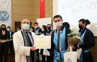 KAYÜ ilk mezunlarına sembolik Mezuniyet ve Şed...