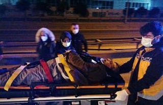 Kaza yapan otomobilde sıkışan yaralıyı itfaiye...
