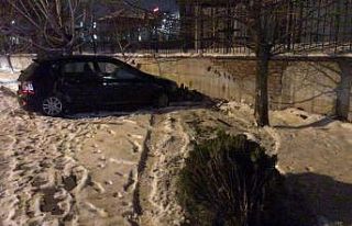 Kaza yaptı, aracını kilitleyip gitti