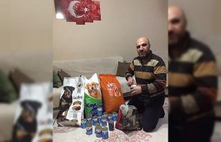 Kendi imkanları ile sokak hayvanlarına yem bırakıyor