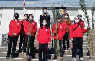 Kepez’in sporcuları da ilçeyi yeşillendiriyor