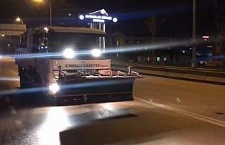 Kırıkkale Belediyesi kar ve buzlanmaya karşı 24...