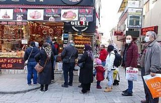 Kısıtlama öncesi kasaplarda et kuyruğu