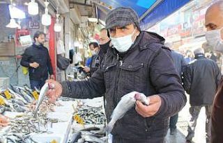 Kısıtlama öncesi vatandaş balığa akın etti