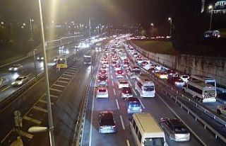 Kısıtlama sonrası İstanbul’da trafik yoğunluğu...