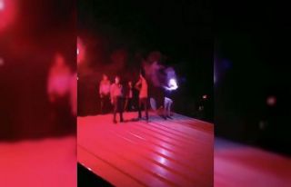 Kısıtlamada meşaleler yakıp havaya böyle ateş...