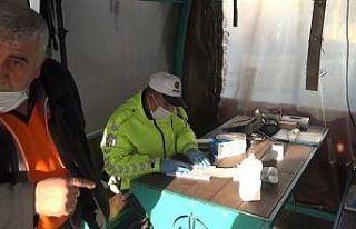 Kısıtlamayı ihlal eden sürücüden polise ’soyguncu’...