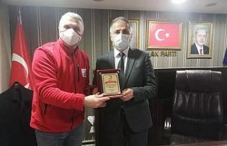Kızılay, Başkan Bozkurt’a teşekkür plaketi...
